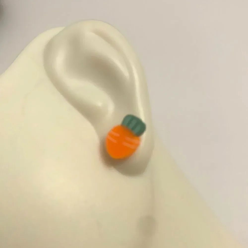 Carrot Stud Earrings 